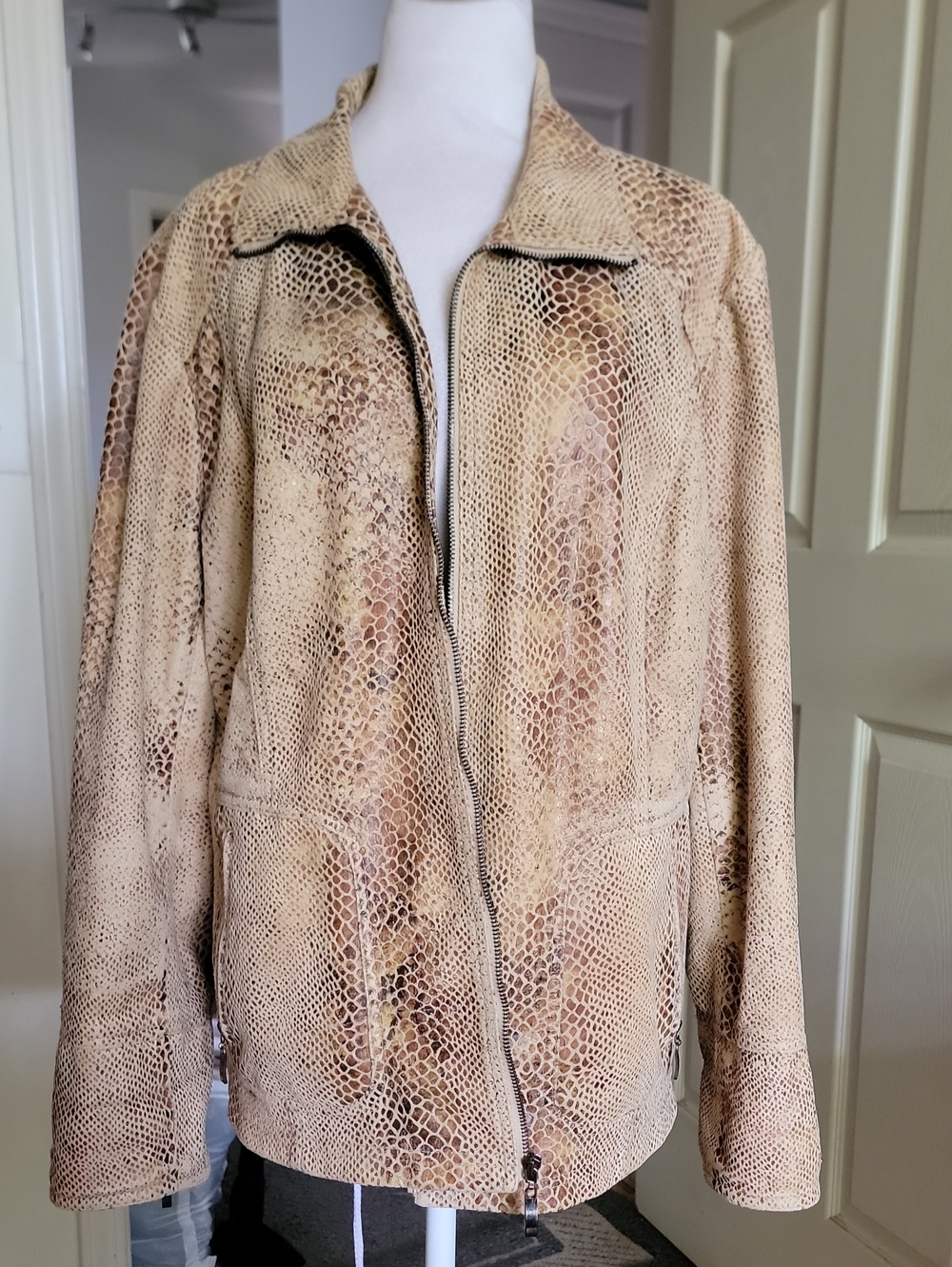 Dialogue Women’s Beige Snake-Print Zip Jacket Size Large